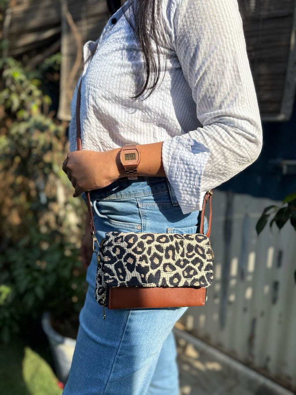 Zinga Flap Organizer Sling