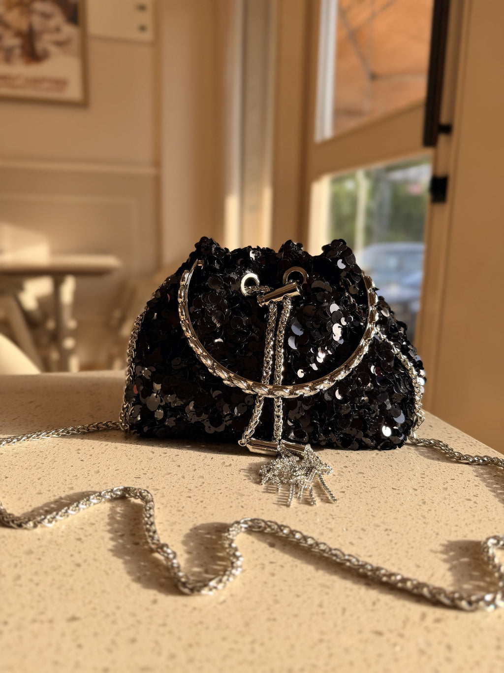 Close-up of the metal sling chain attached to the interior rings.
