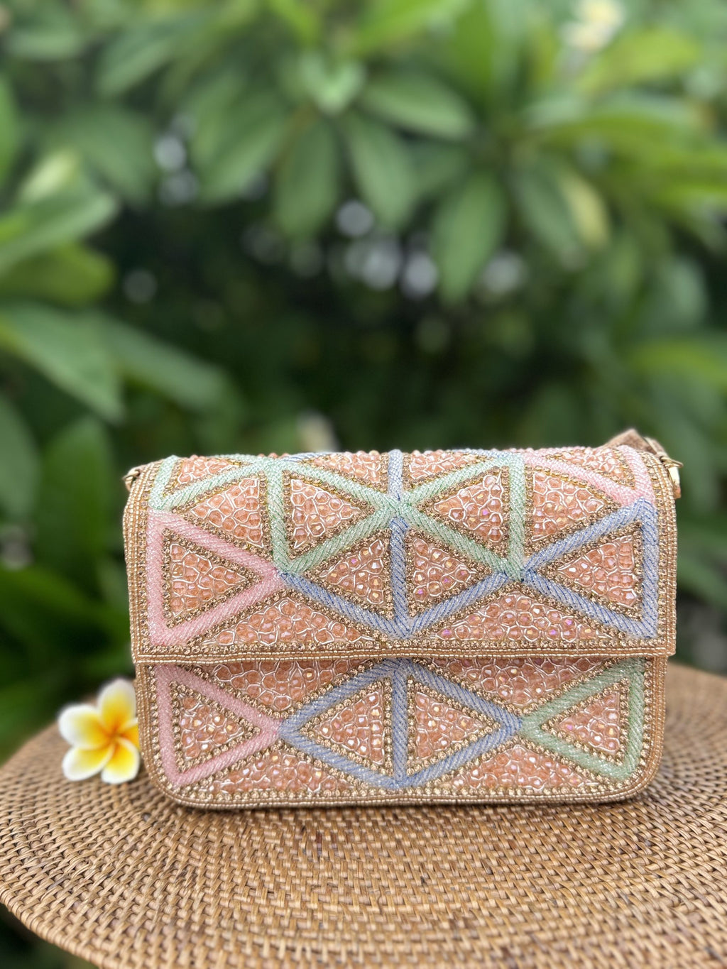Side angle of the Pastella clutch showing its 2.5-inch depth and structural profile.