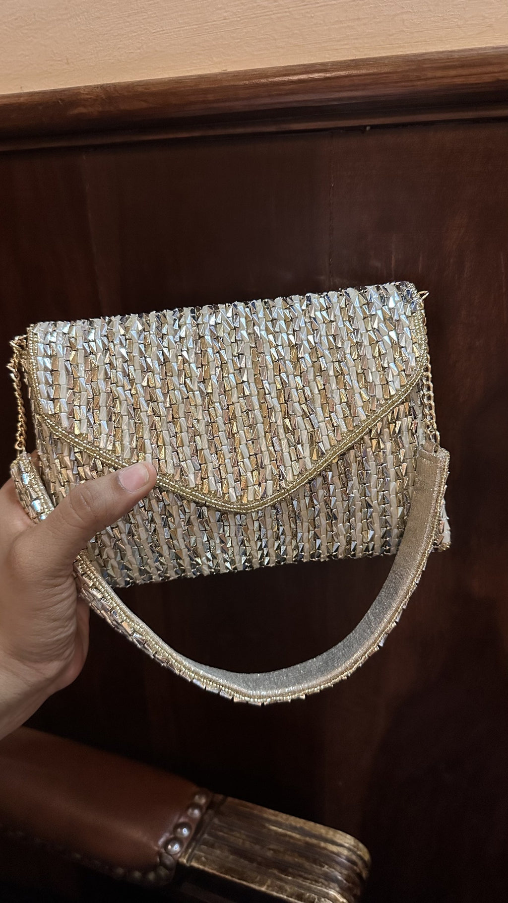 Model wearing the Saanjh bag on the shoulder, displaying the half-chain half-handle belt drop.